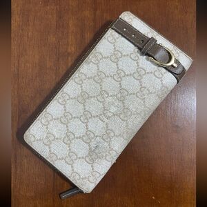 Gucci zip around long wallet